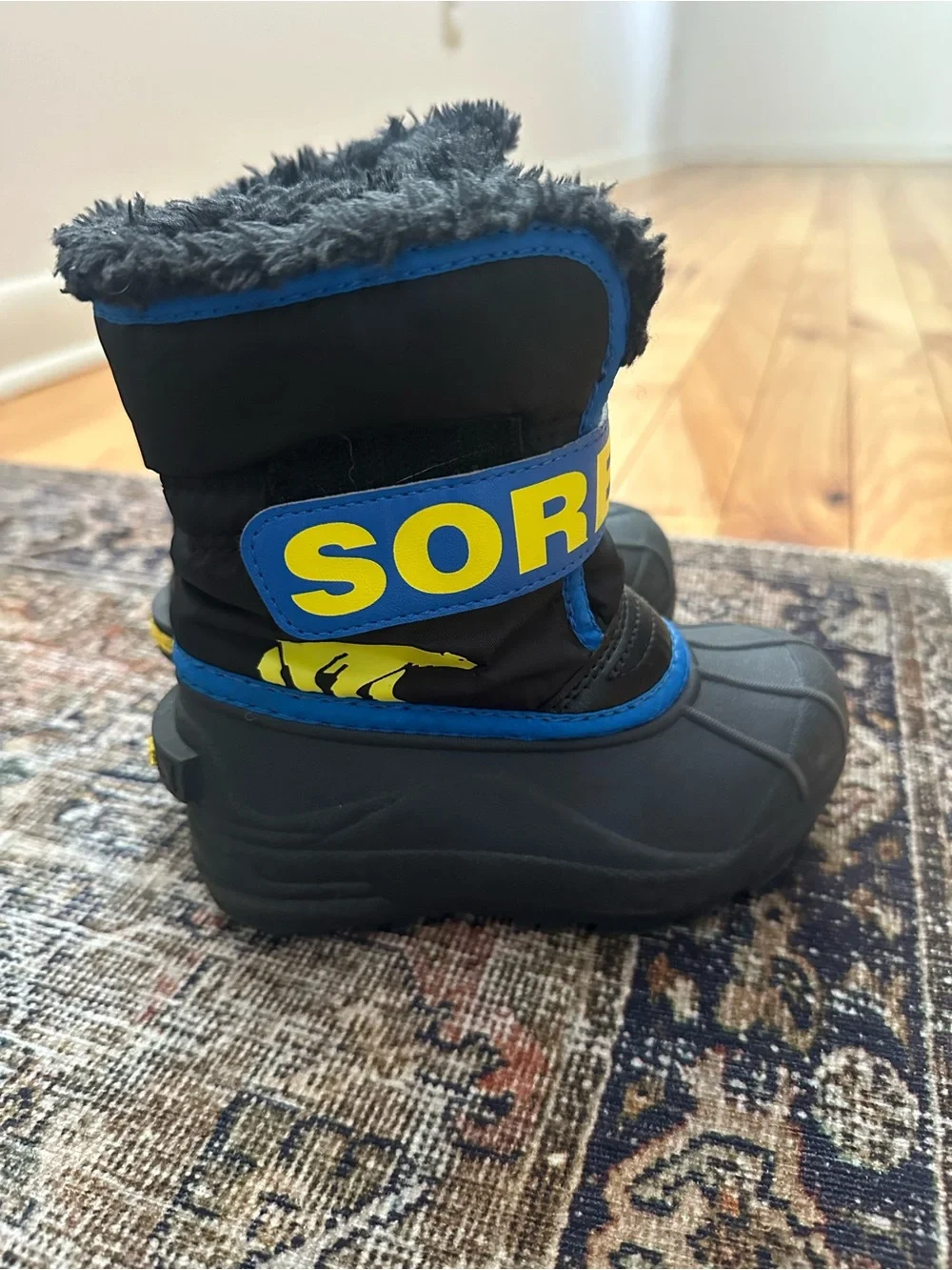 SOREL toddler boy snow boots. Toddler size 9